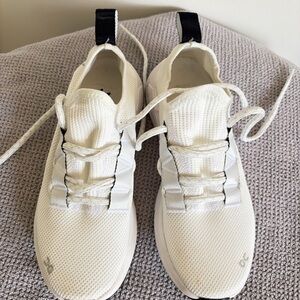 On
Women's Cloudeasy Knit Low Top Sneakers